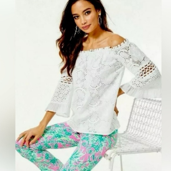 Lilly Pulitzer Laurenne Top in Resort White Jumbo Bouquet Eyelet S - Picture 2 of 6